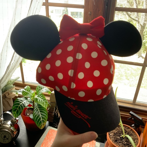 Minnie Mouse Hat - Picture 2 of 4